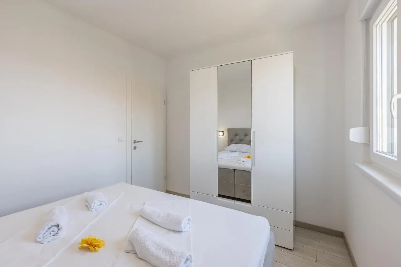 Apartment Nika Trogir 0*,
